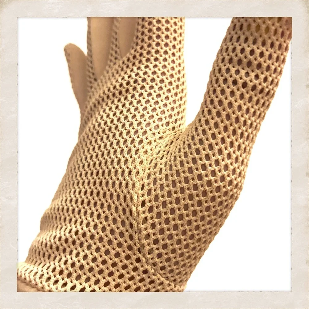 Vintage French Fishnet Gloves, Cream Net  😍